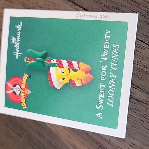Hallmark Vintage 2003 A SWEET FOR TWEETY Looney Tunes Miniature Ornament - Picture 4 of 6